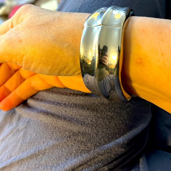 Vintage Silver wide hinged Beautiful bracelet. - Picture 5 of 12